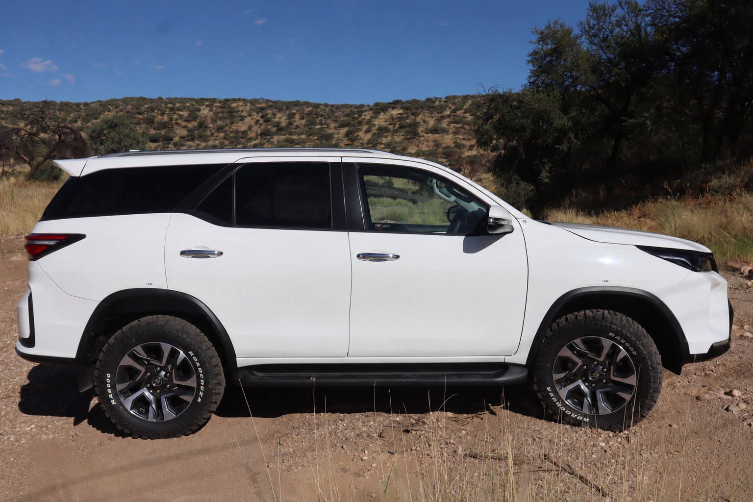 Toyota Fortuner 2.4 - zdjęcie 2