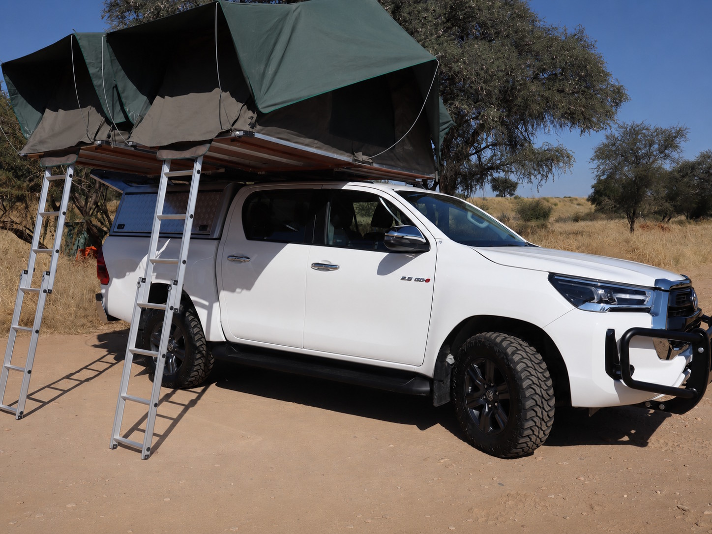 Toyota Hilux Double Cab 2.8 z kempingiem (3-5 osób) - zdjęcie 2